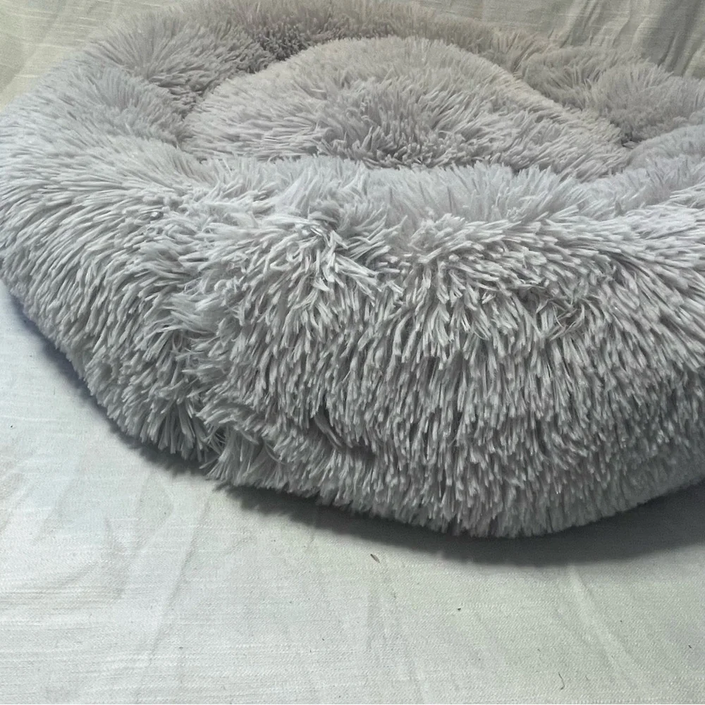 NEW 24” Fluffy Plush Round Pet Bed